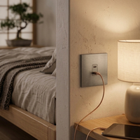 USB-A + USB-C Lader — Modern — Grijs - Grijs — Sfeerbeeld